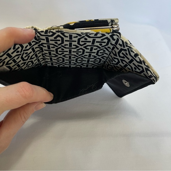 Vera Bradley Quilted Wallet in Black, Yellow, and Cream Dogwood KISS-n-Snap - Picture 6 of 9